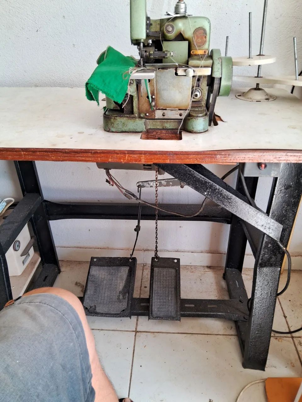 Vendo máquina overloque doméstica V - Foto 2