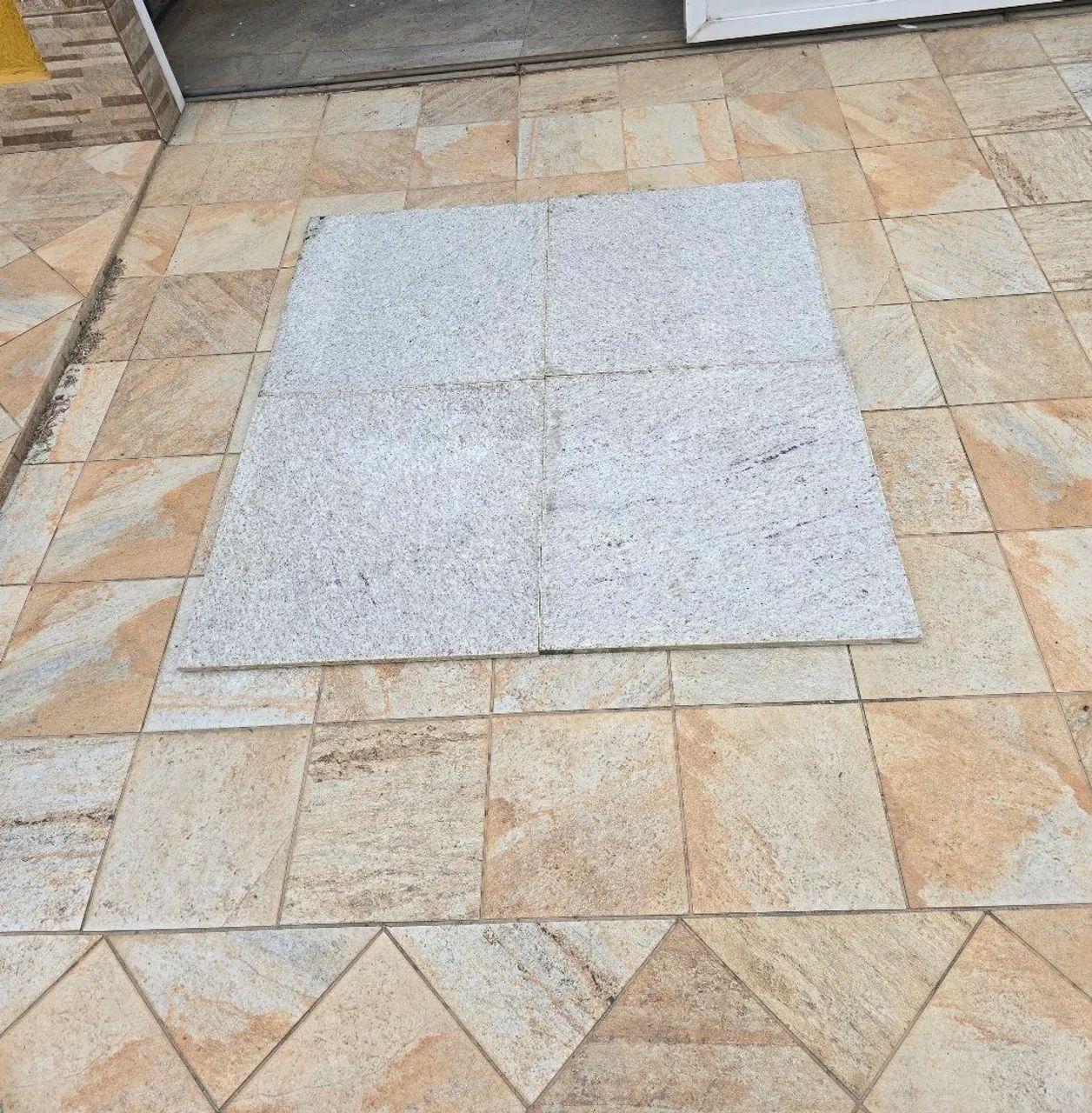 Piso de Granito Branco Siena 0,55x0,55 tenho 100M² (Valor referente a 1 M²) - Foto 6