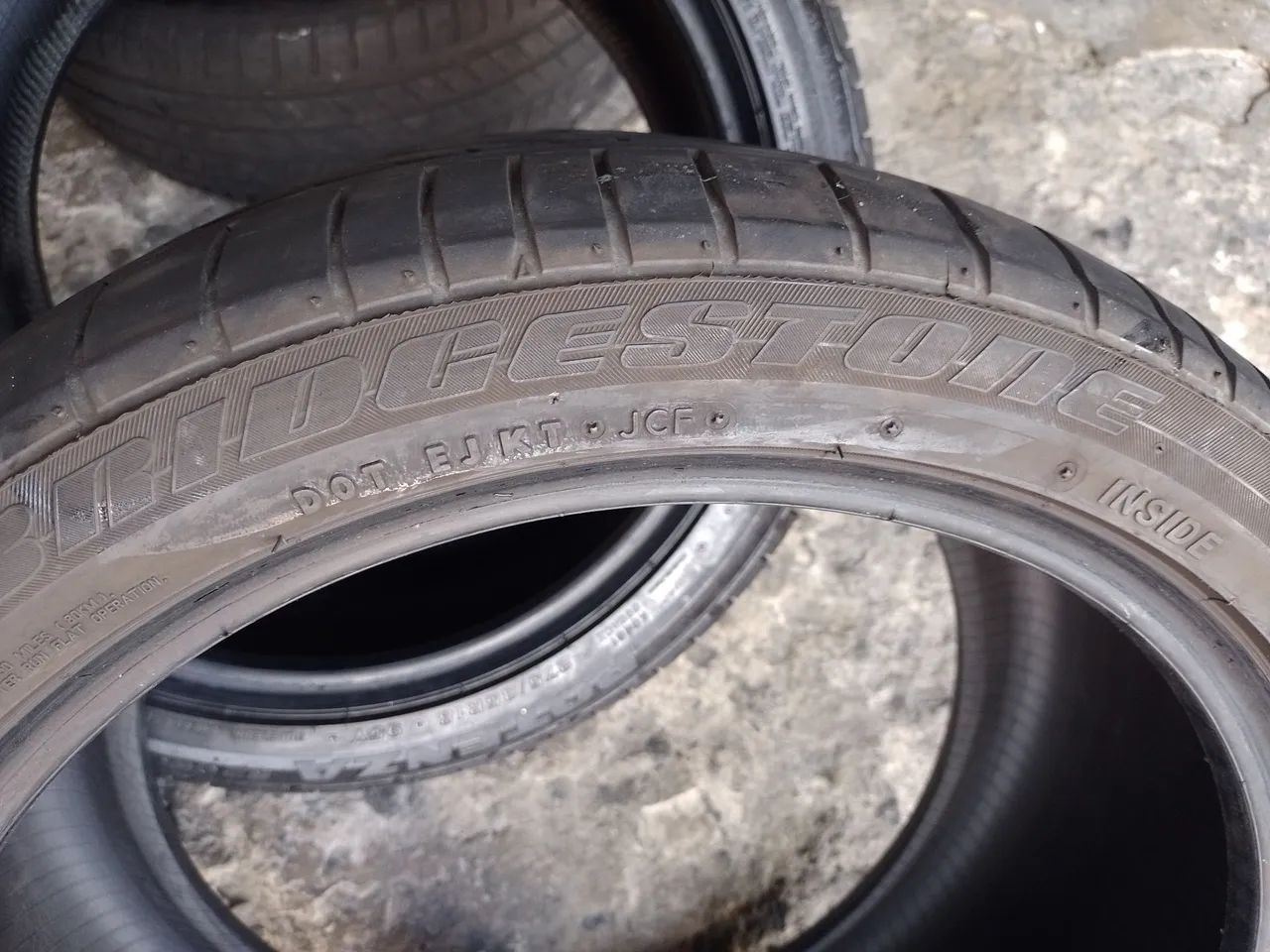 Pneus pneus 275 35 18 Run flat Bridgestone  - Foto 4