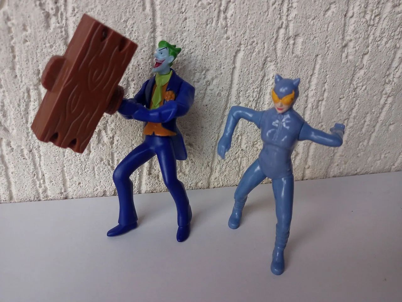 Bonecos Batman: Coringa e Mulher-Gato - Foto 4