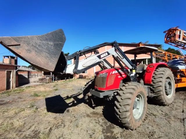 Trator Massey Ferguson - MF 4290. Fabricação 2017