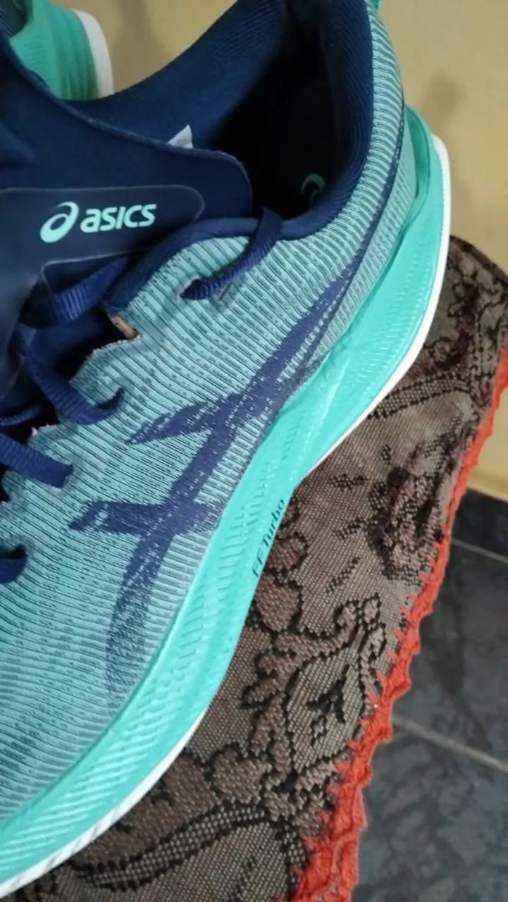 Tênis Asics superblast 