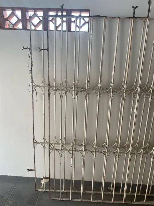 Vendo 2 grades de ferro - Foto 3