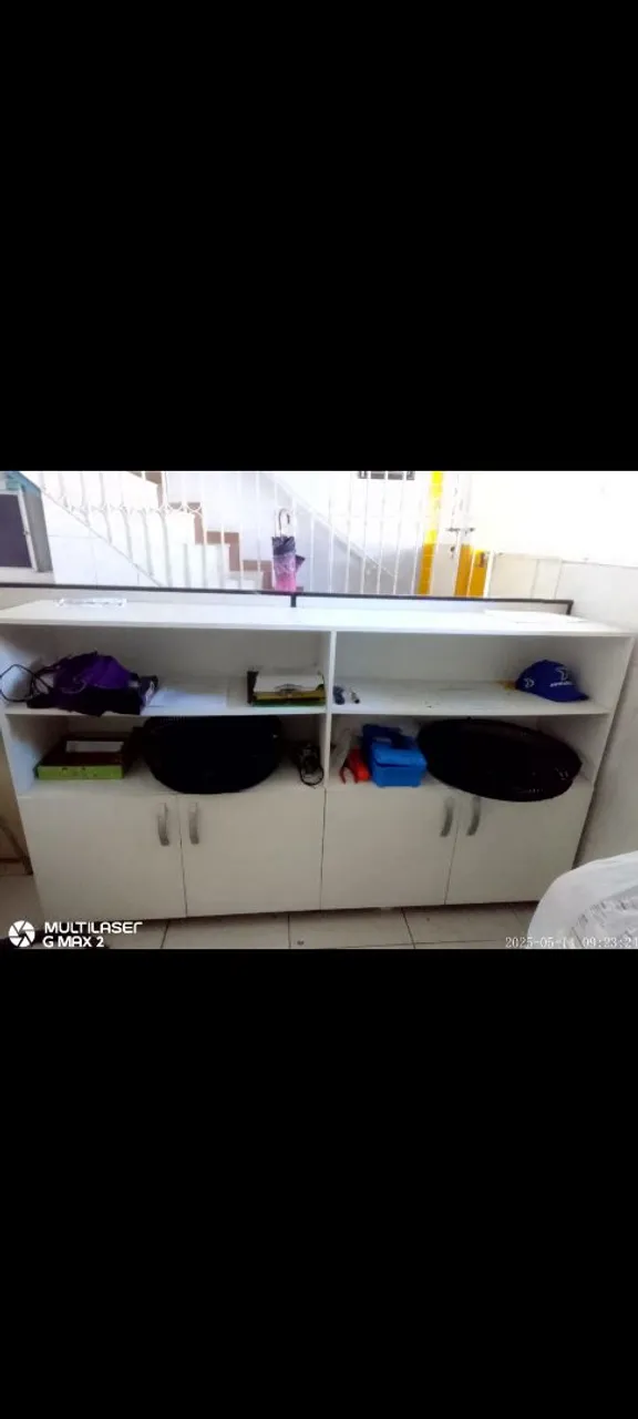 Móvel Organizador Branco com Armários