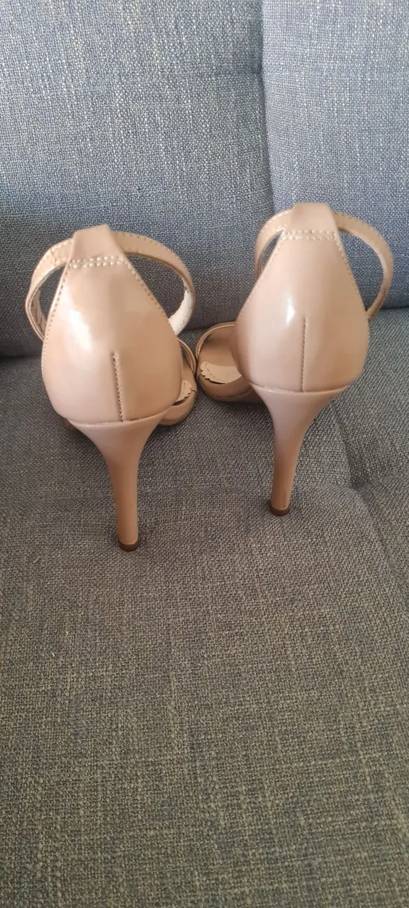 Sandália Salto Fino Bege