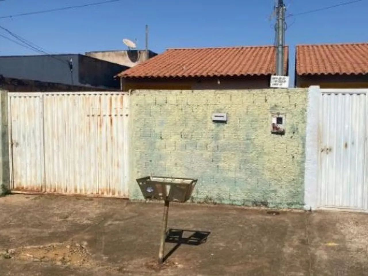 Casa - Luziânia-GO - Rua 11 - Lt. 10 da Qd. 72 - Casa 01 - Parque Santa Fé