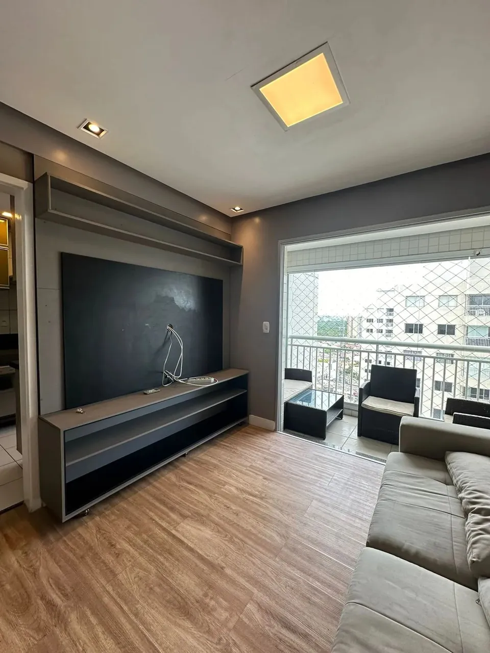 Vendo Apartamento Semi Mobiliado no Condomínio Paradise Sunrise com 03 Quartos