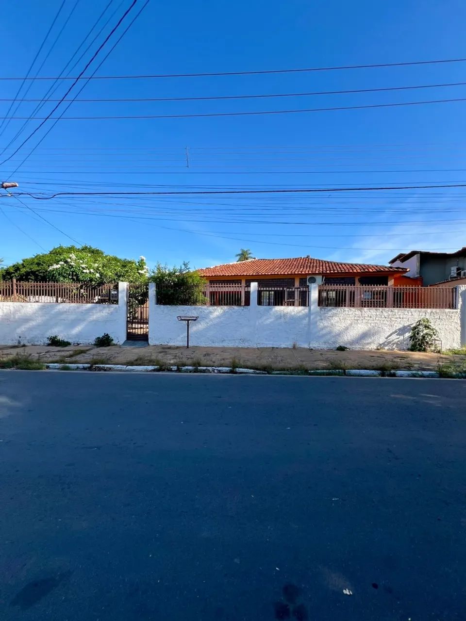 Vende-se ampla casa no Centro de Várzea Grande MT - Foto 2