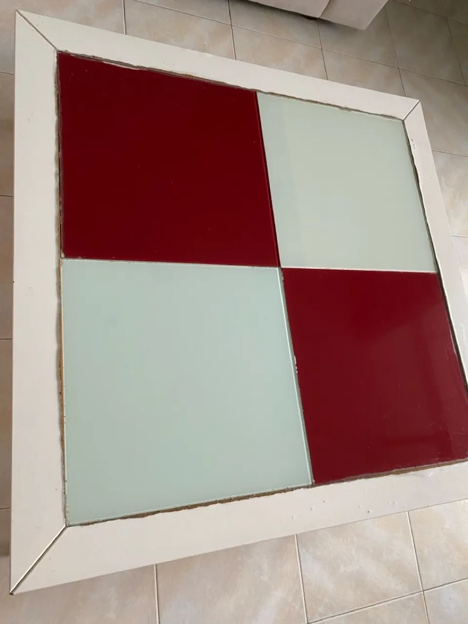 Mesa de centro com vidro 