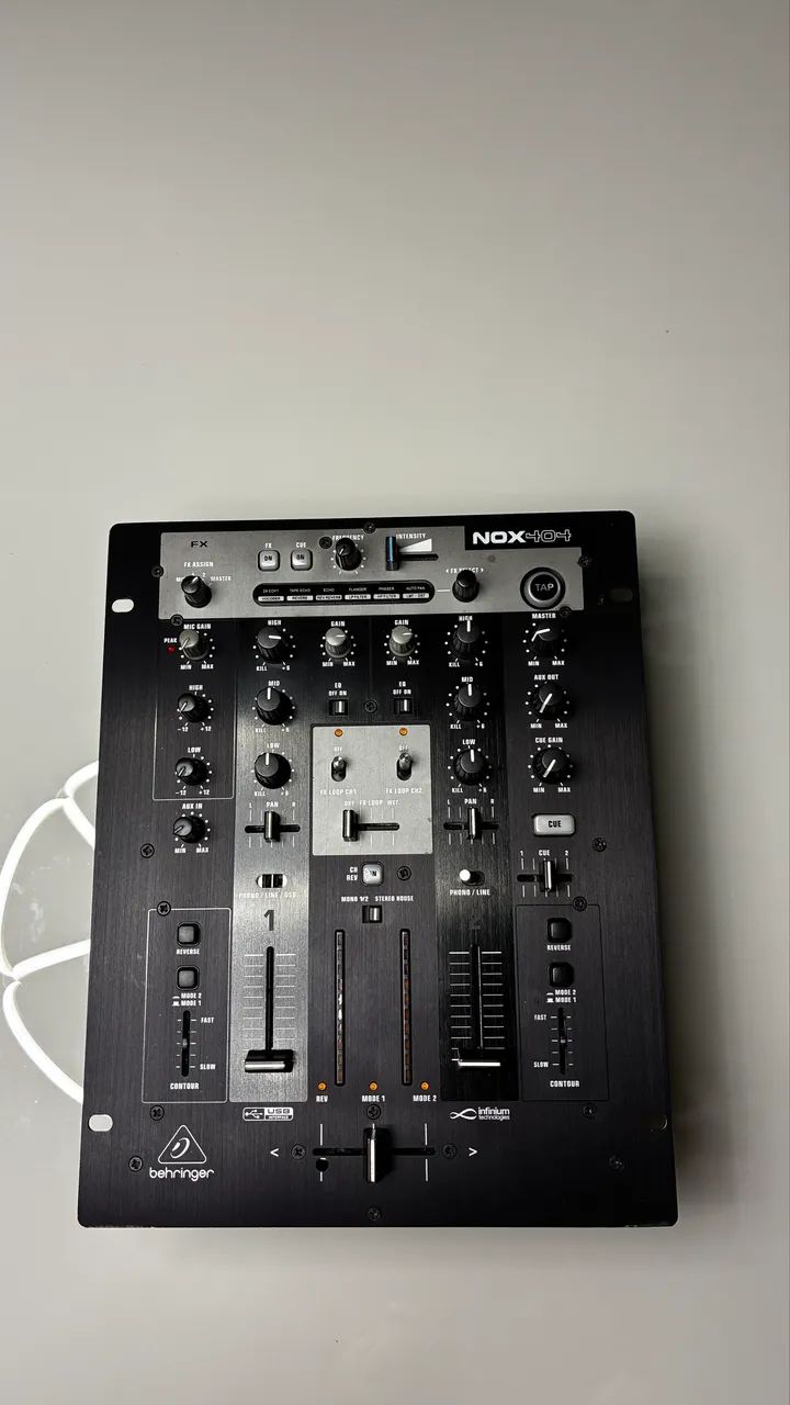 VENDO MIXER BEHRINGER NOX 404-ESTADO DE NOVO - Foto 4