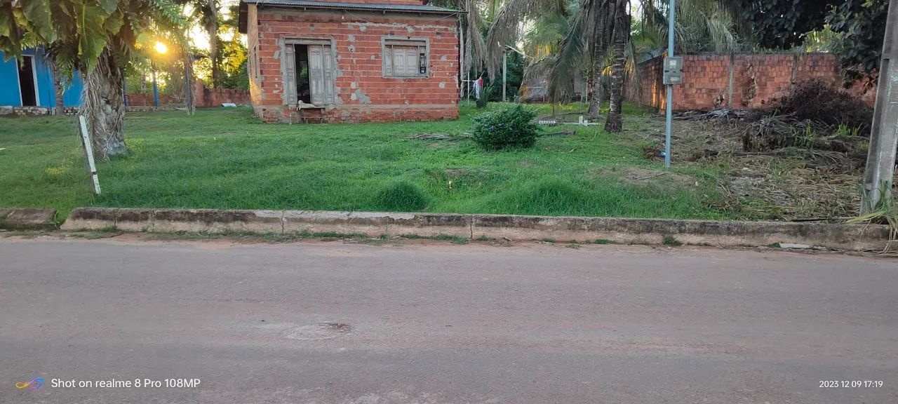 Casa de tijolos em terreno espaçoso - Foto 2