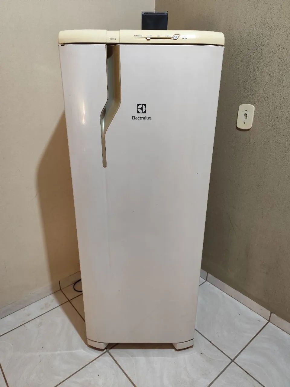 Geladeira Eletrolux 230L em ótimo estado 