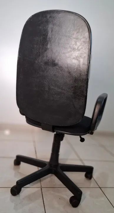 Duas Cadeiras - 1 Fixa com Estrutura Metálica + 1 Giratória para Escritório - Foto 6