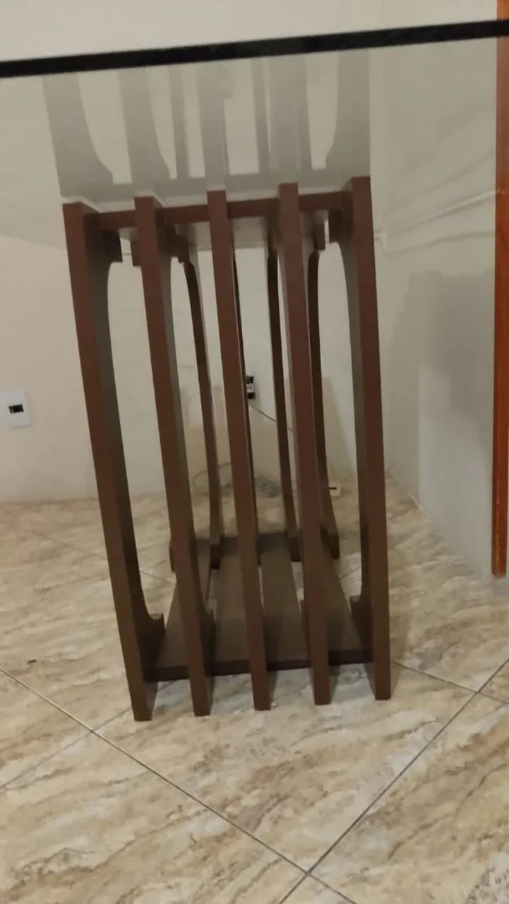 Vendo mesa de 6 lugares sem cadeiras 