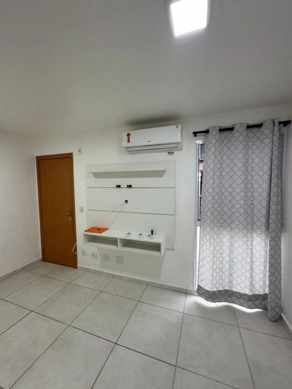 ALUGA-SE APARTAMENTO