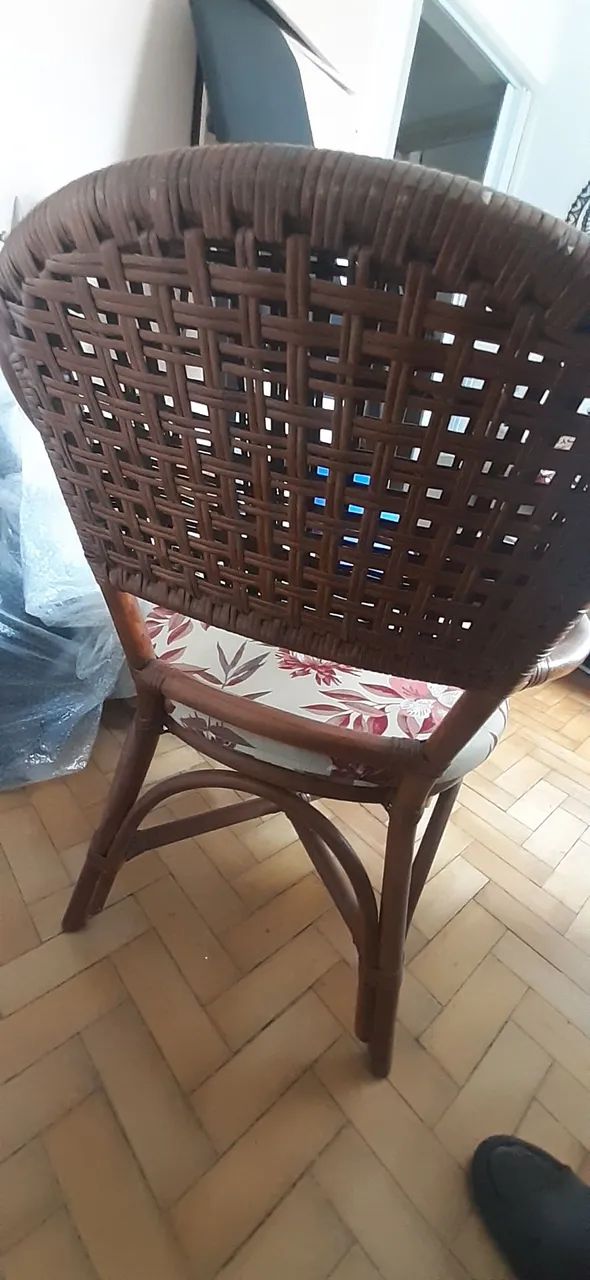 poltrona de madeira com fino acabamento  - Foto 3