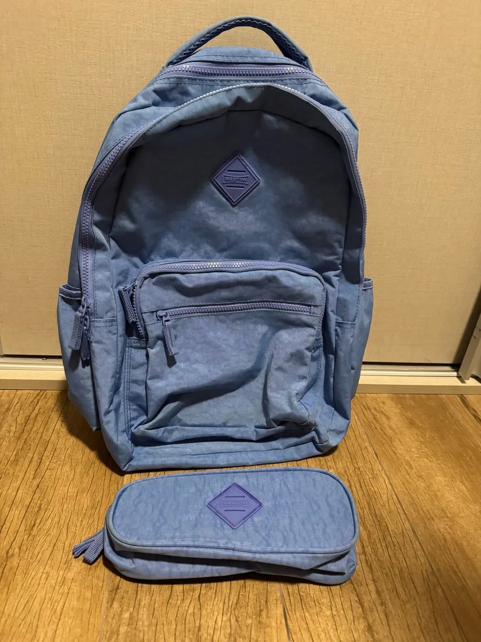 Mochila junto com o estojo 