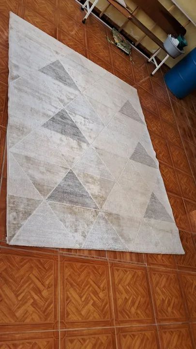Tapete Triangular Bege e Cinza - Foto 2