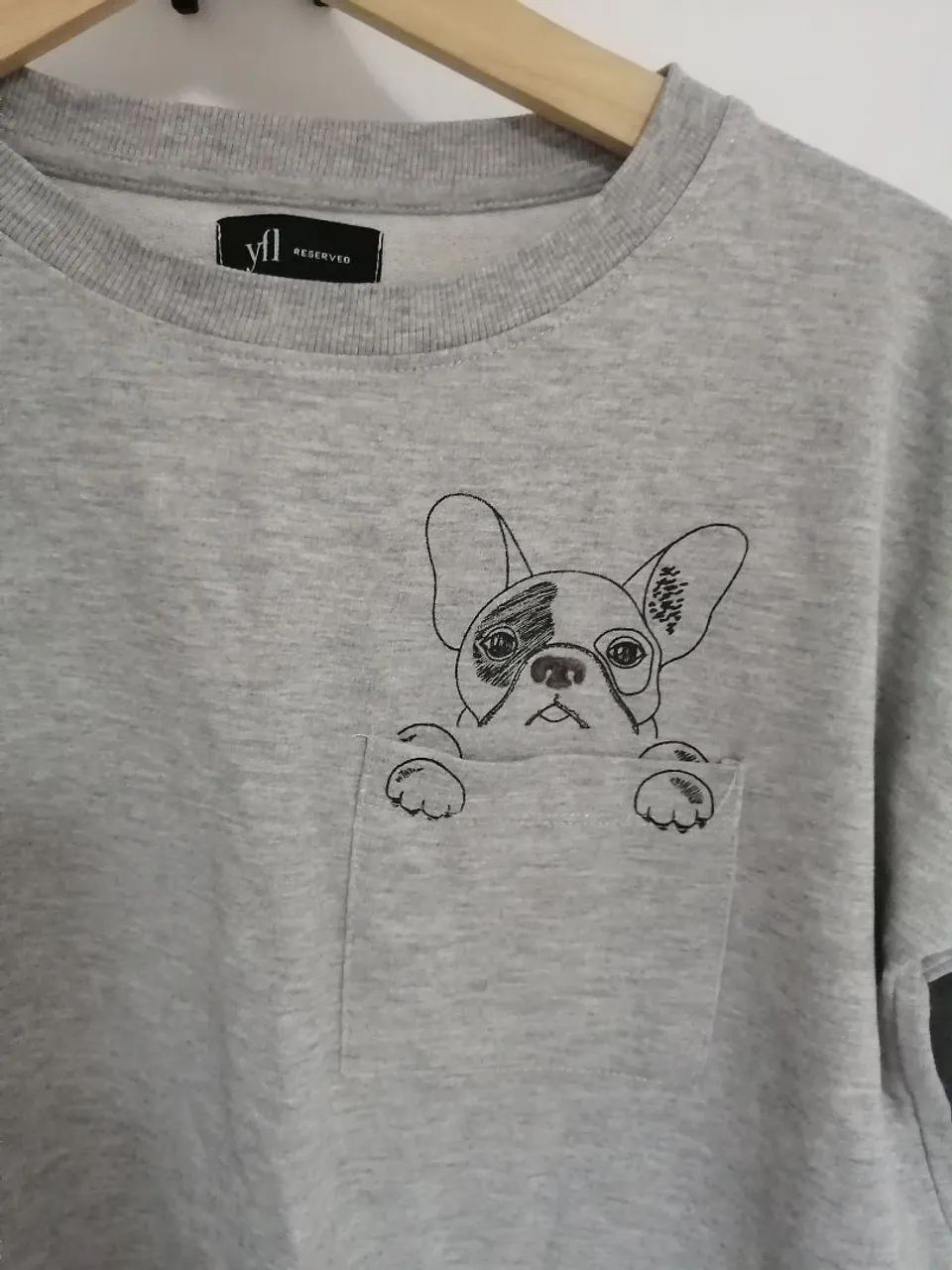 Blusa de Moletom Cinza com Bolso e Bulldog Francês - Foto 2