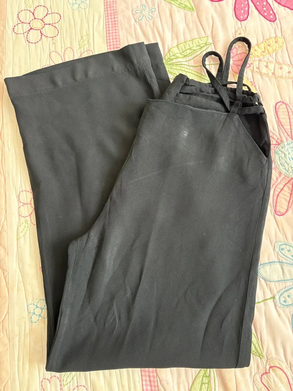 Calça pantalona preta com amarração