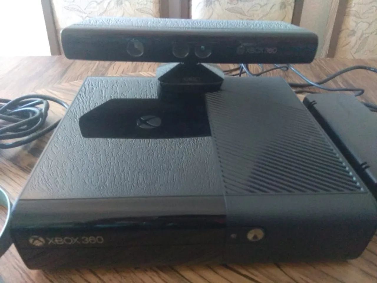 Xbox 360 com Kinect, 2 controles original 100 jogos já no HD  - Foto 5