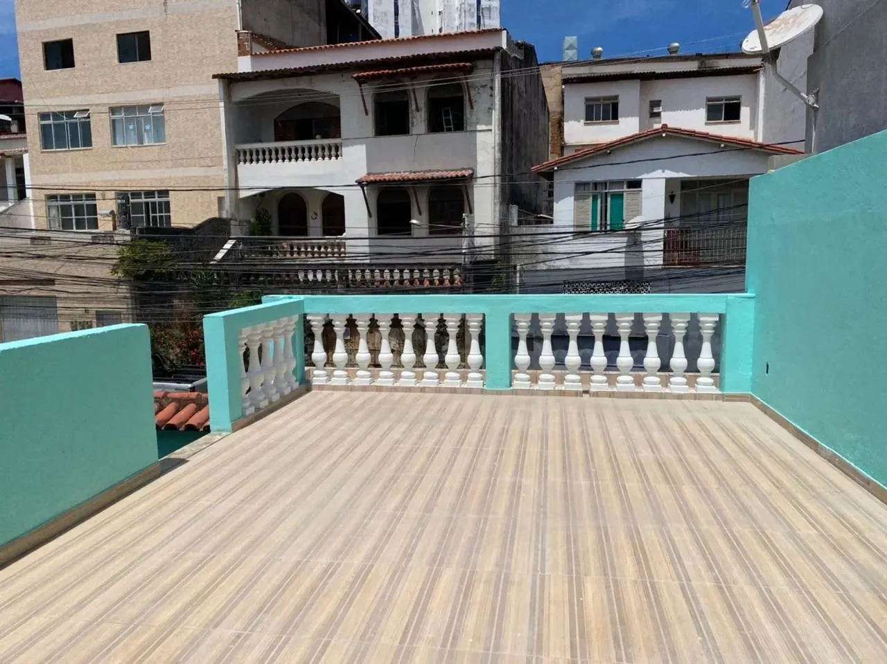 Casa para Locação em Pernambués: 3 Quartos, 1 Suíte, 1 Sala. Venha Conferir!