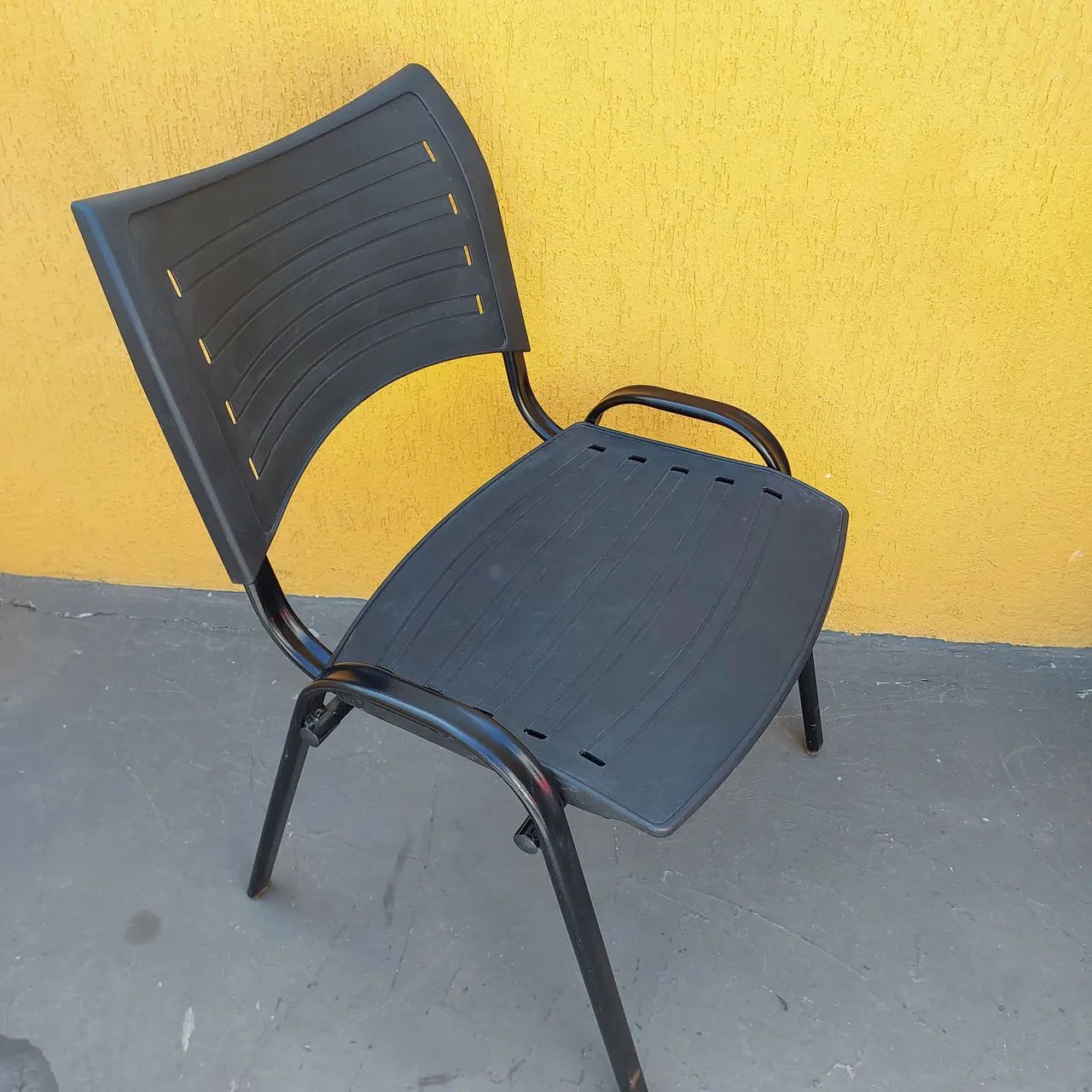 Cadeira fixa empilhavel - Foto 3