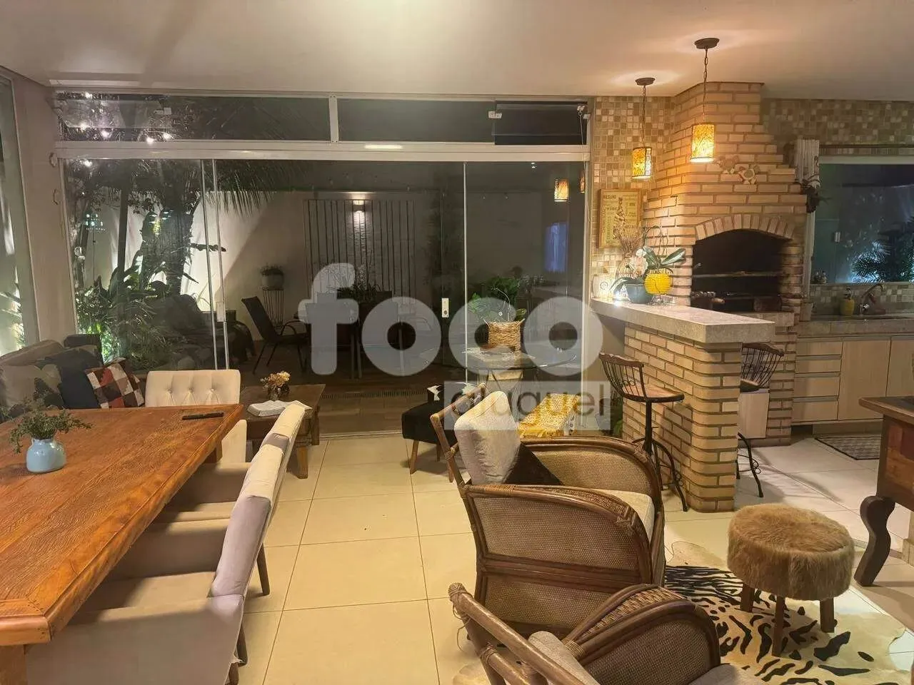 Excelente casa em condomínio fechado em uma das melhores regiões da cidade.