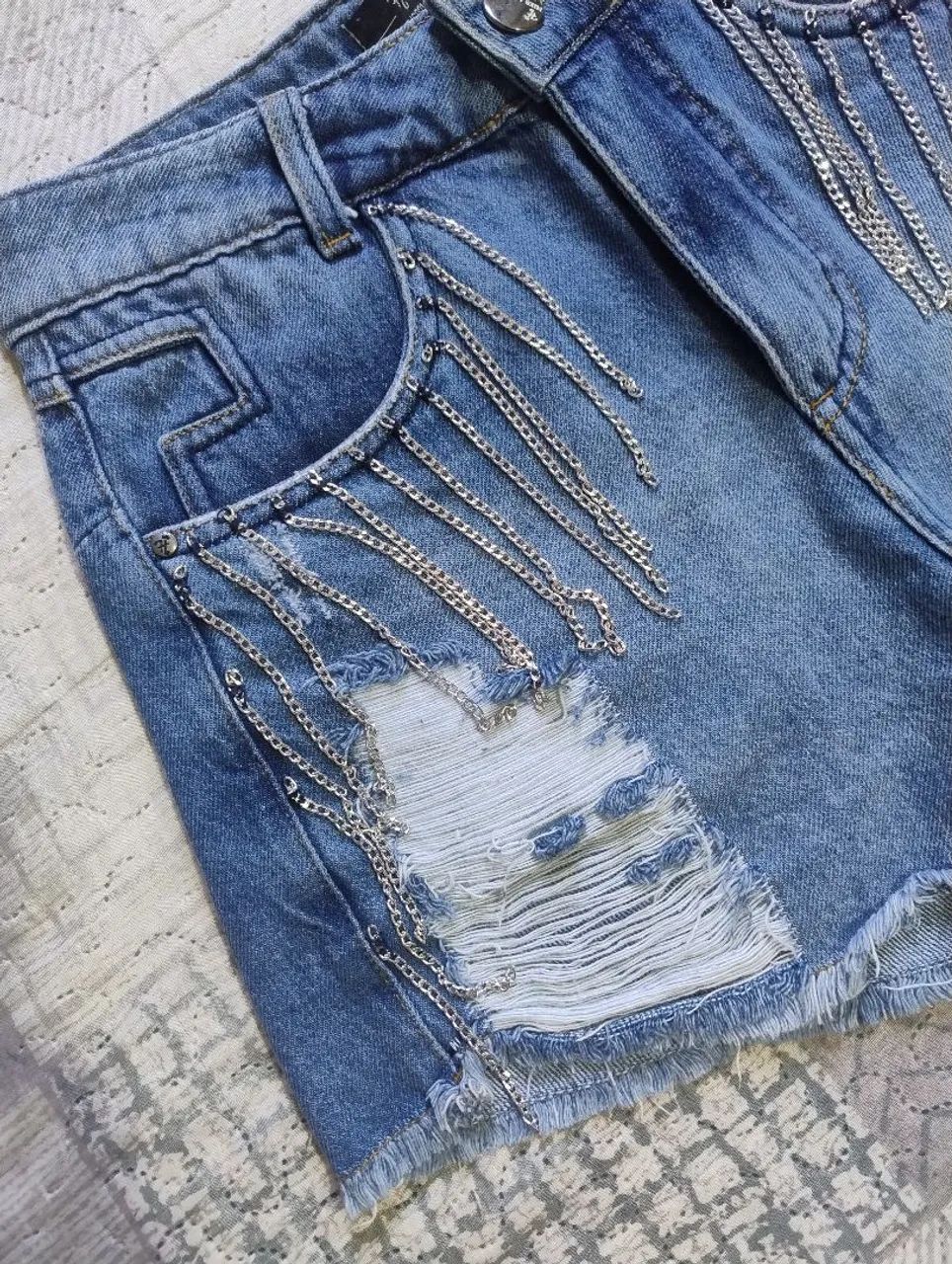 Short jeans com detalhes corrente  - Foto 2