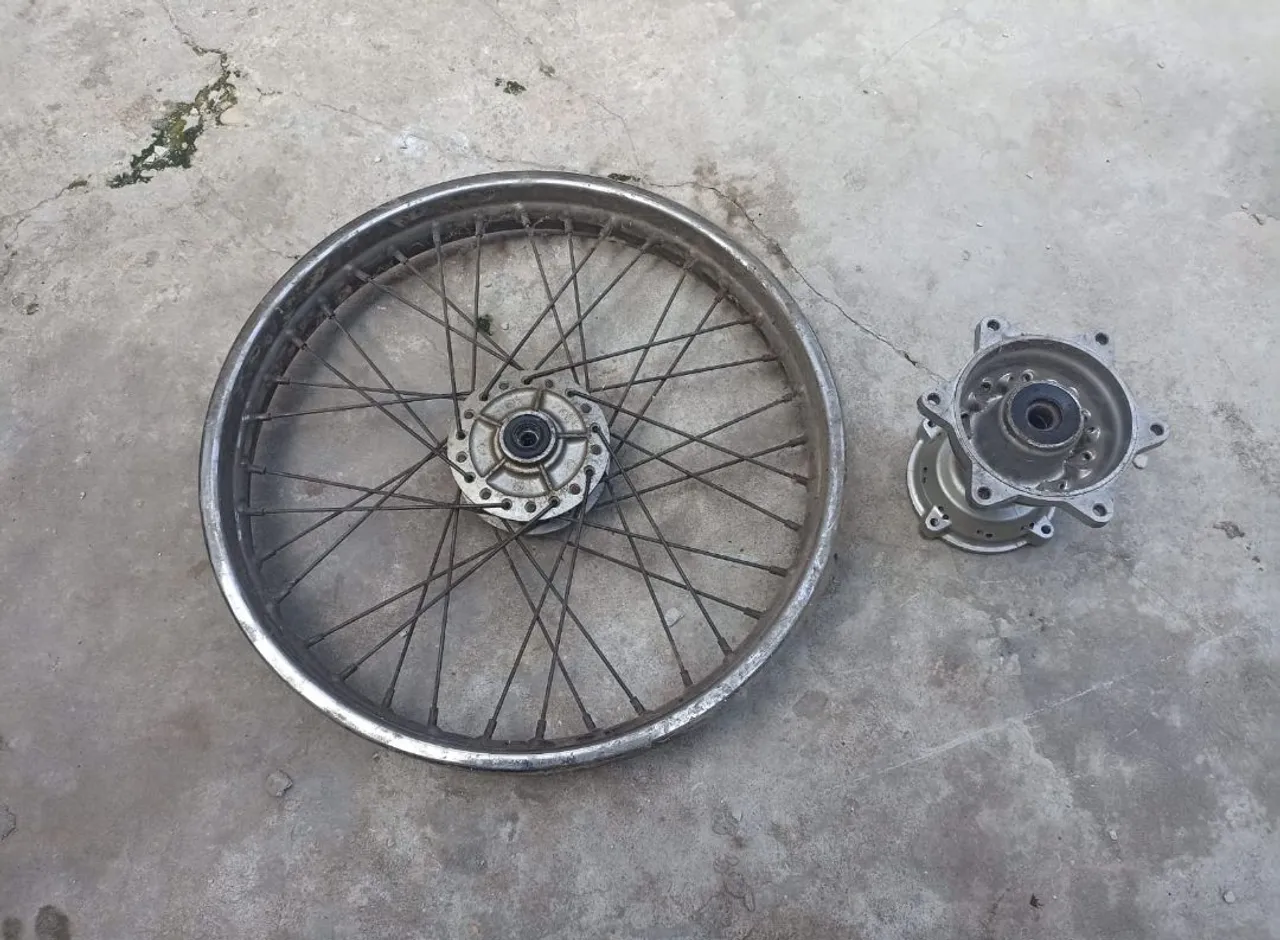Roda de moto com cubo