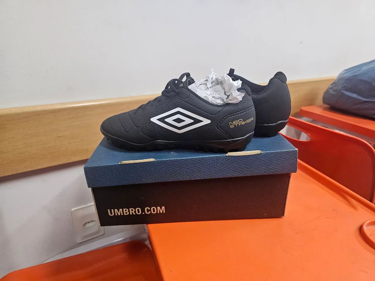 Chuteira Umbro Neo Striker - Nova!