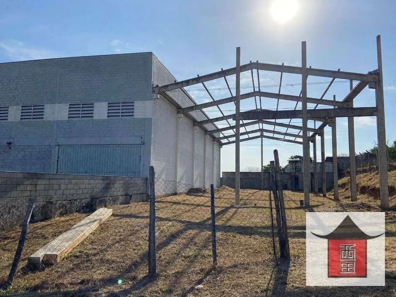 TERRENO COM ESTRUTURA PRE MOLDADO