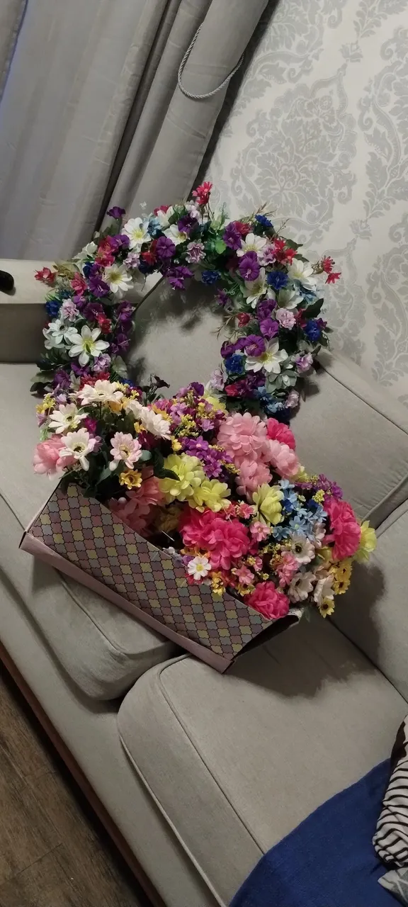 Coroa de Flores e Flores artificiais