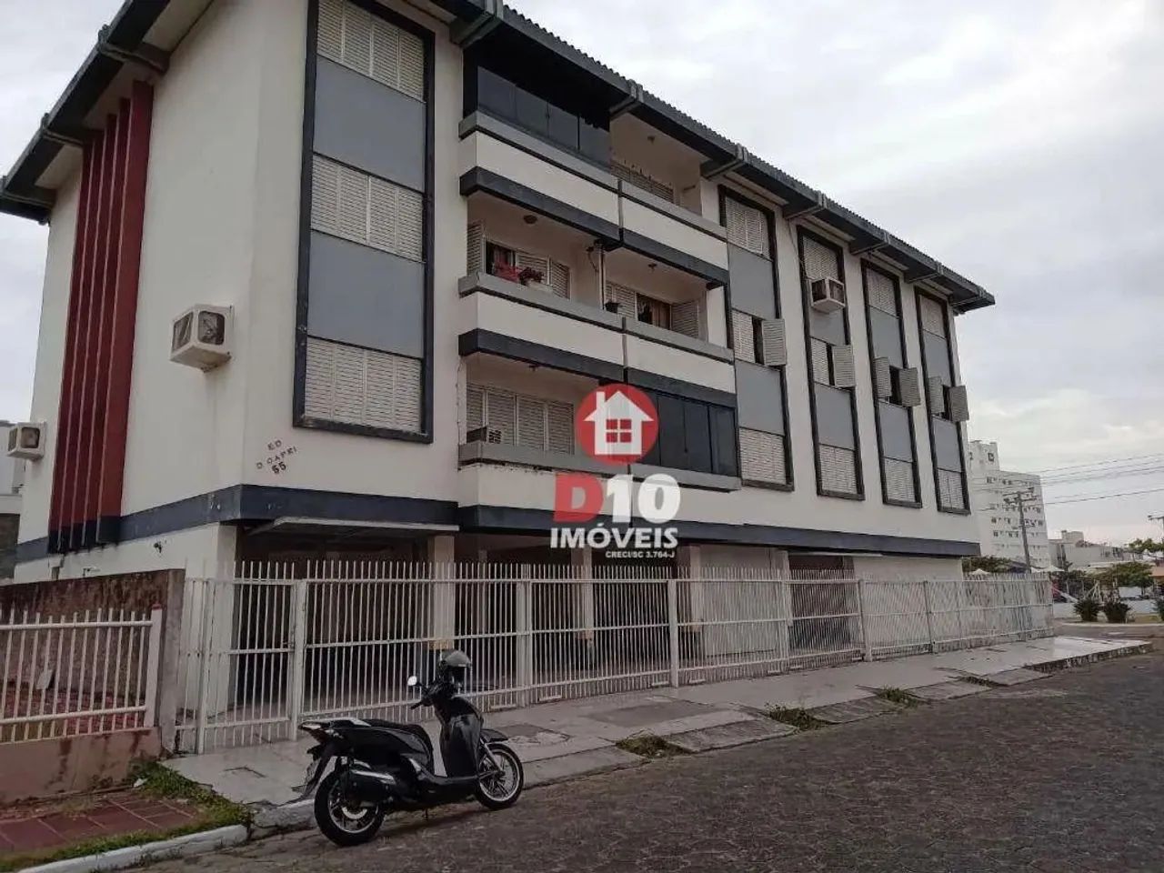 Apartamento com 2 dormitórios à venda em Balneário Arroio do Silva-SC.