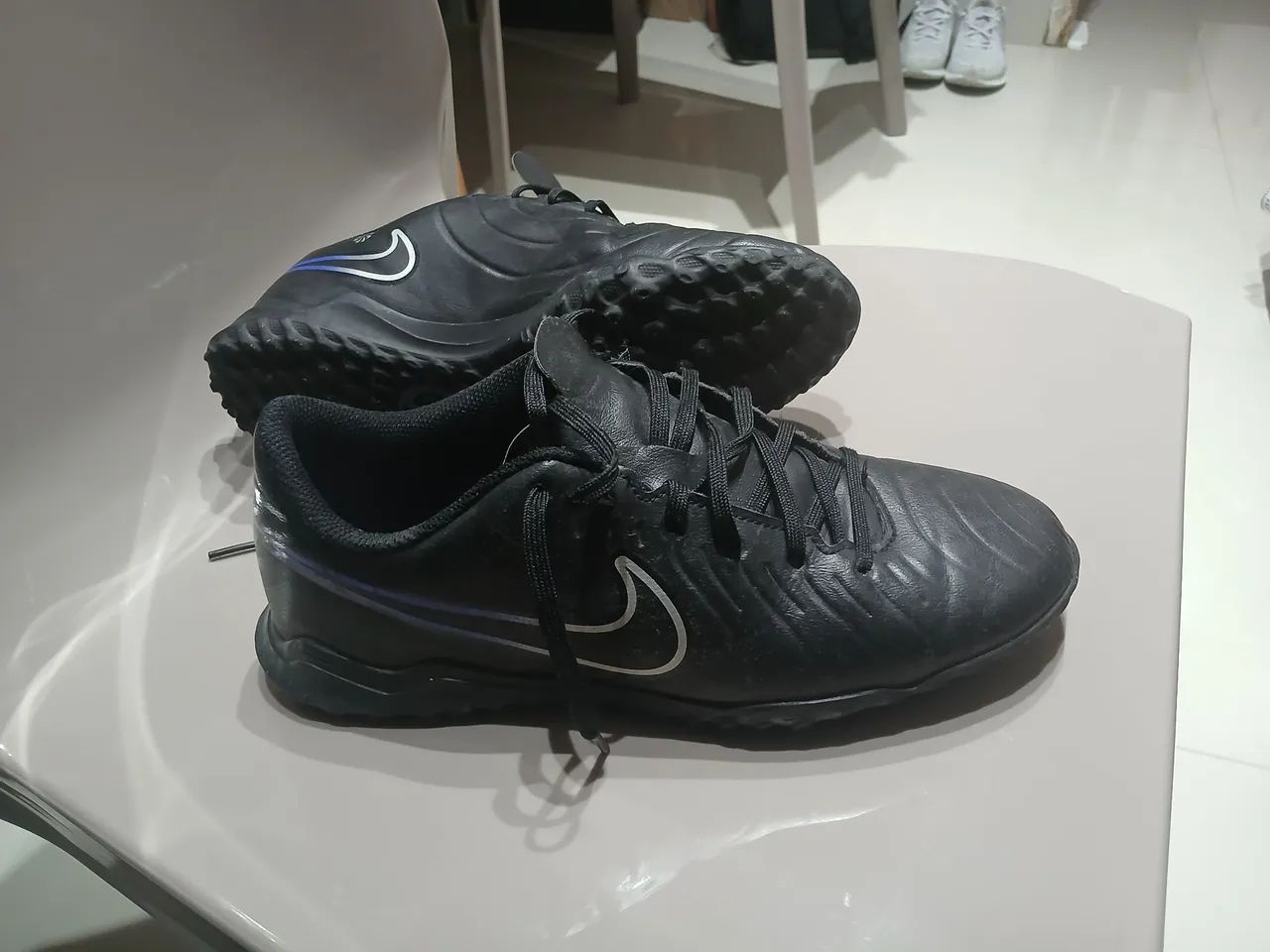 Vendo chuteira society Nike Tiempo Original, preta número 38 em ótimo estado!