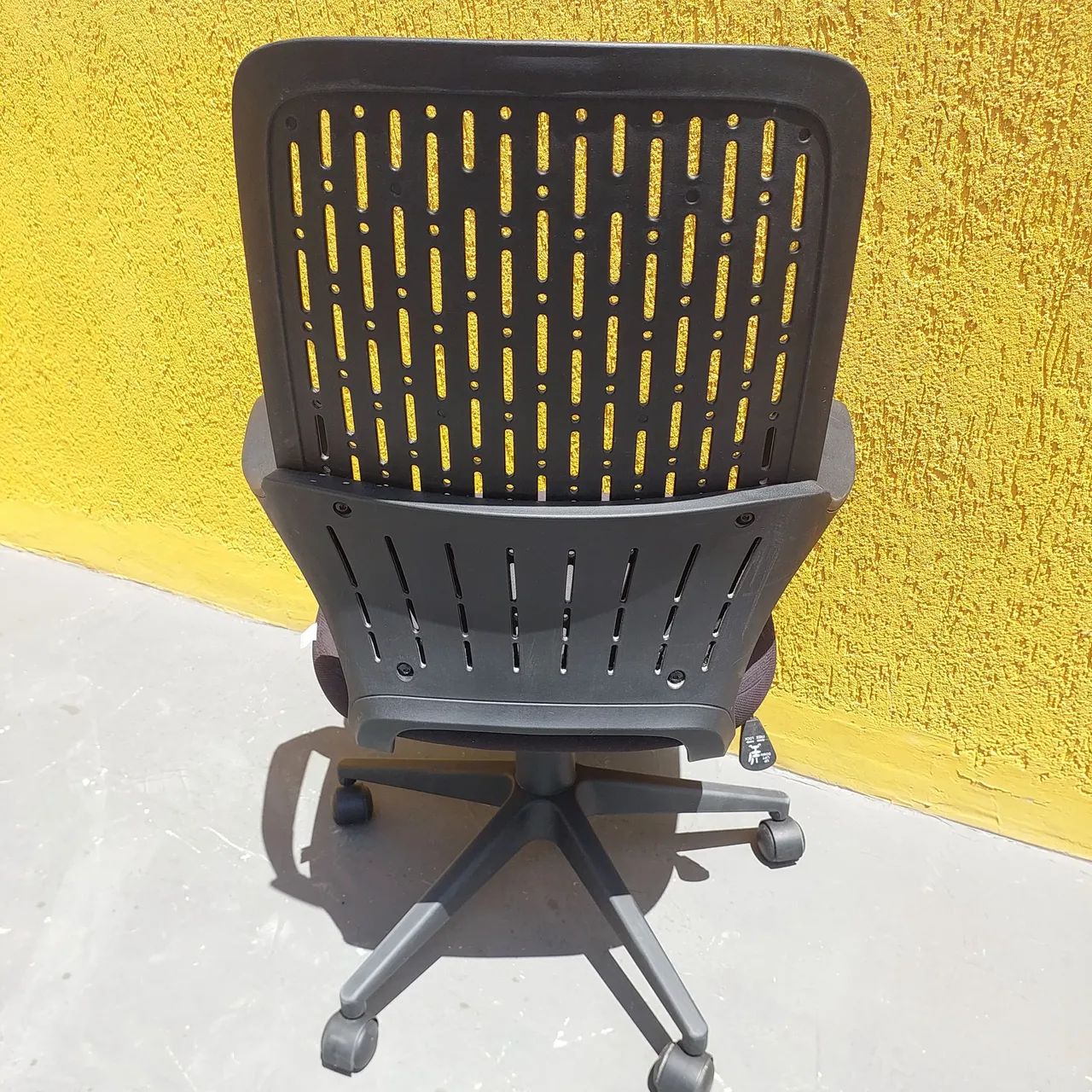 Cadeira de Escritório Giratória com Rodinhas - Foto 3