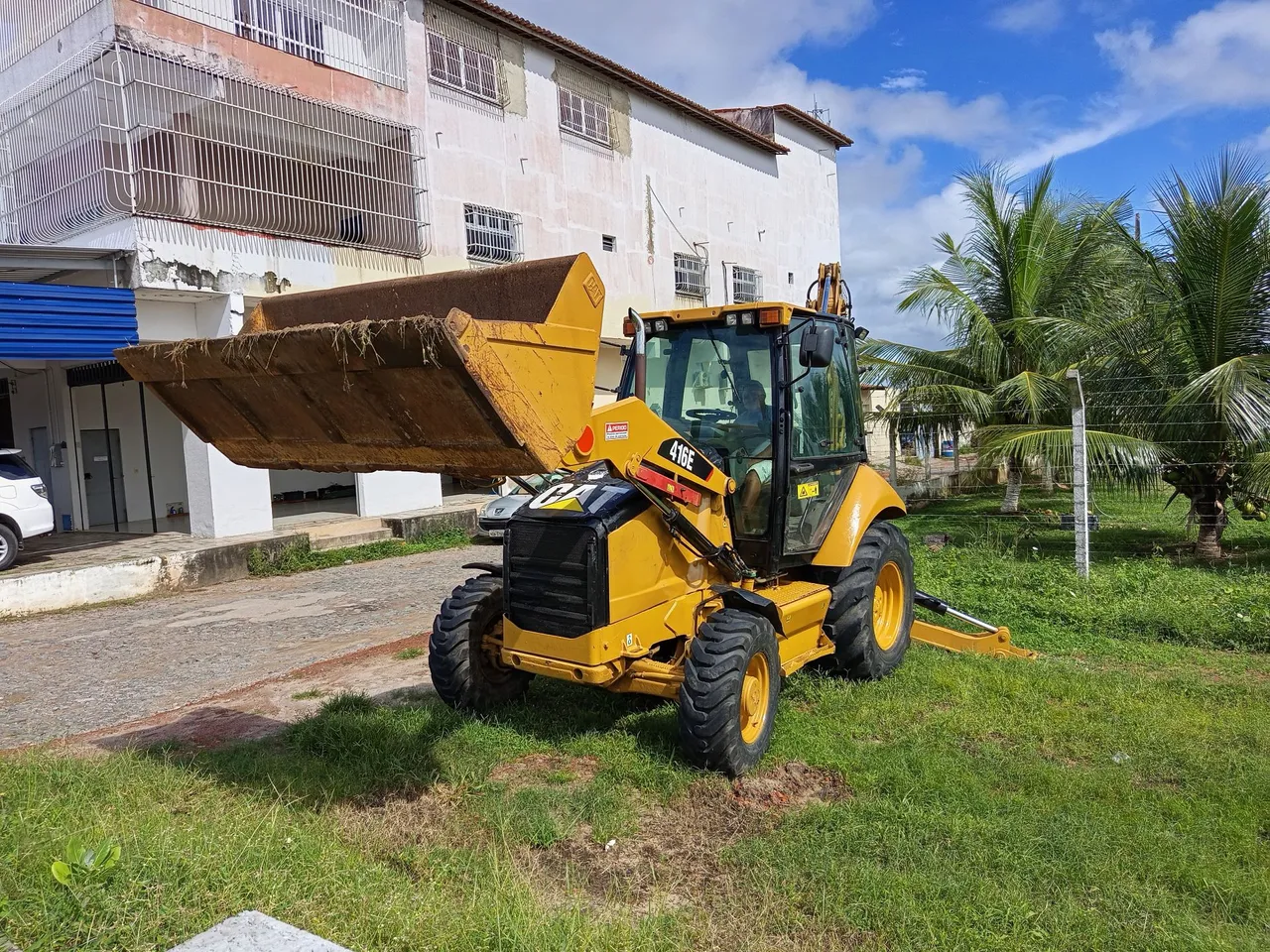 Retroescavadeira 2013 Caterpillar