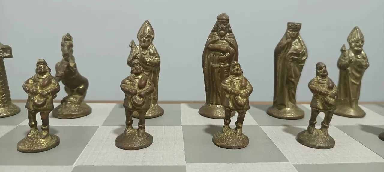 Xadrez em Bronze + Tabuleiros - Foto 3