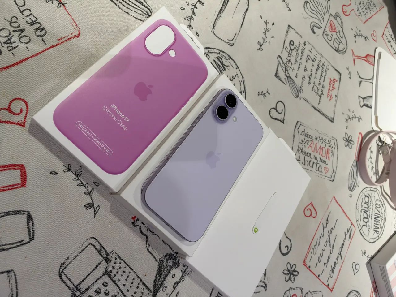 Vendo Iphone 17 - lilás 