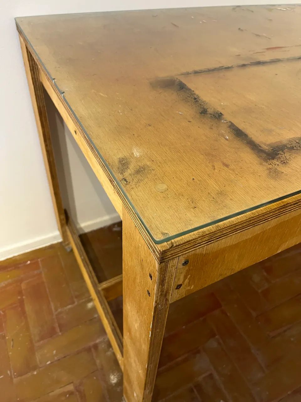 Mesa de compensado cru natural com rodinhas e tampo de vidro - Foto 5