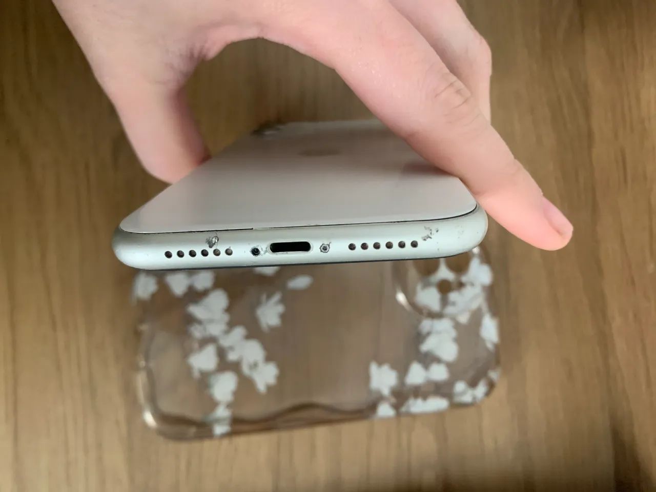 iPhone 11 (com detalhes)