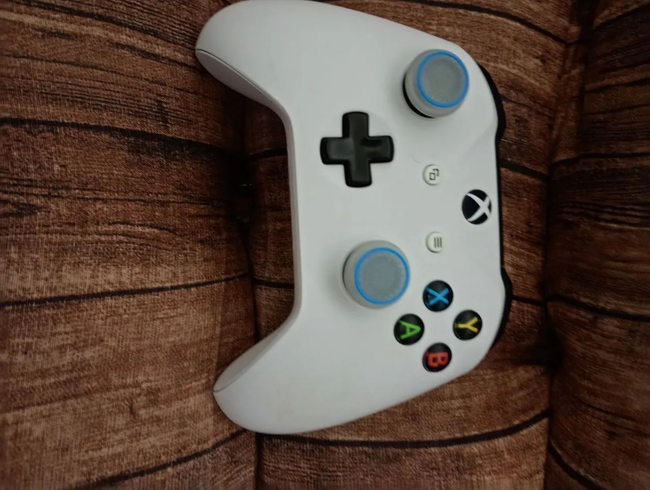 Controle Xbox one +base carregadora e bateria  - Foto 4