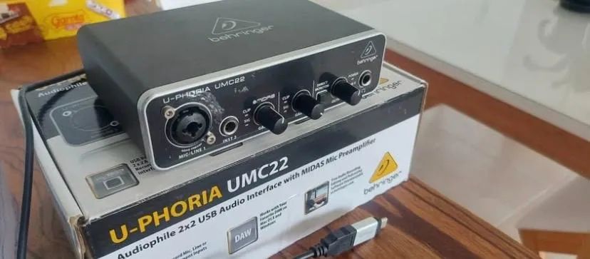 Interface de Áudio Behringer UMC22 - Foto 2