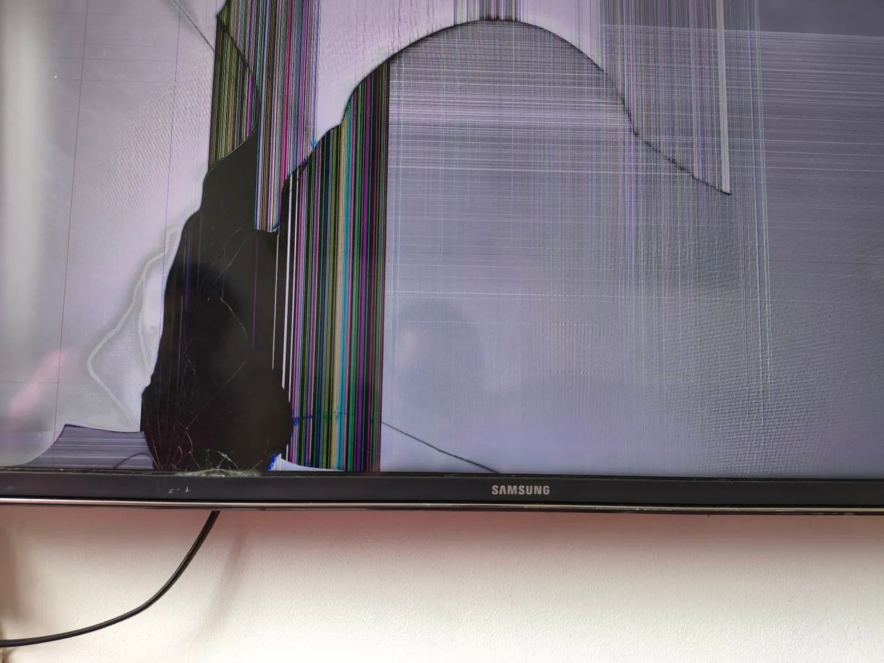Vendo Smart TV Samsung 4K de 50 polegadas, modelo UN50MU6100G para retirar peças  - Foto 4