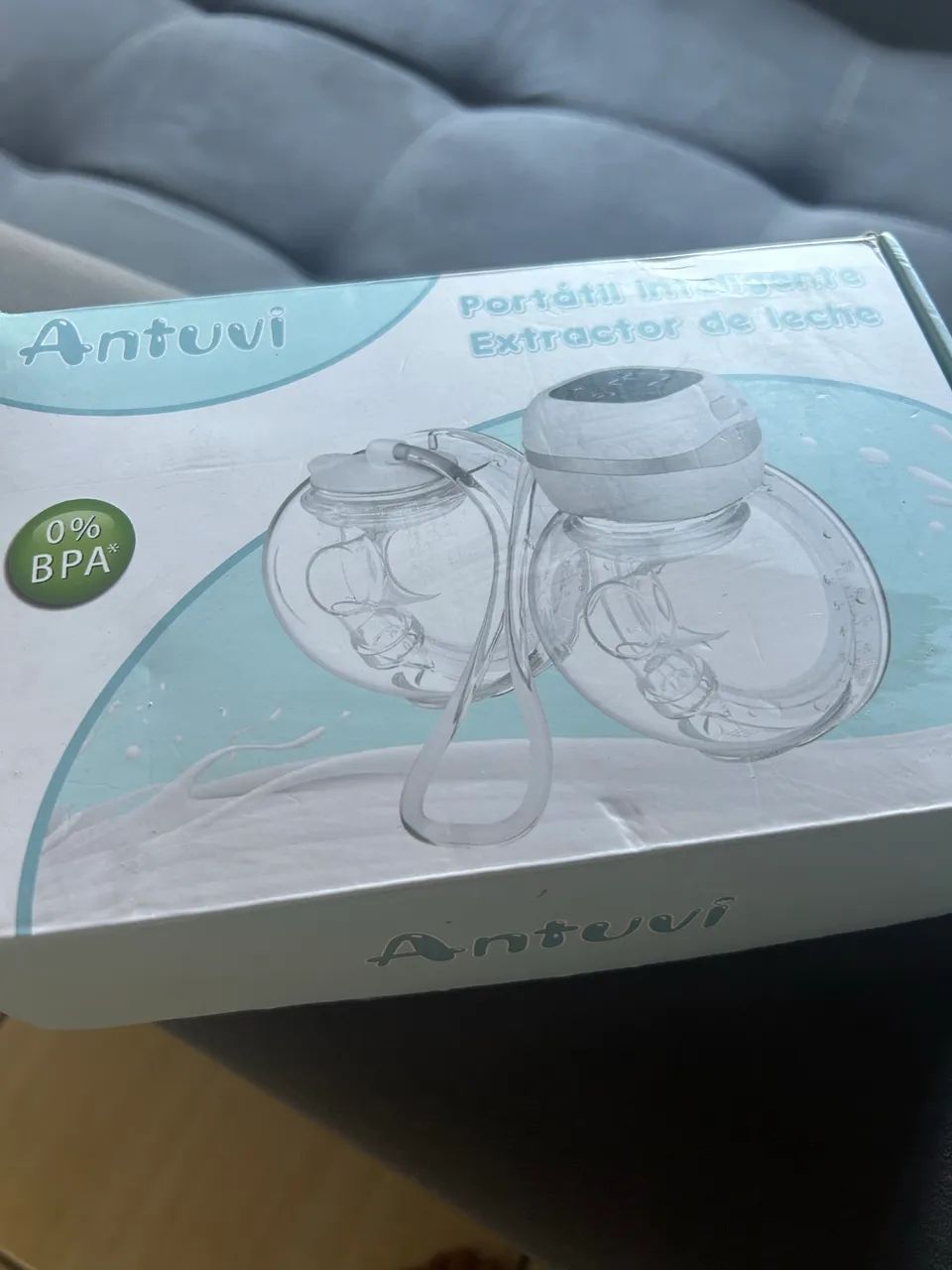 Bomba de Leite Antuvi com 4 potes de vidro.