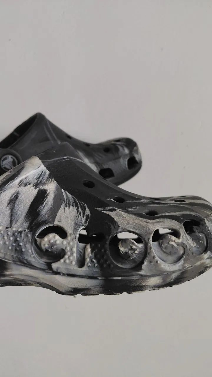 Crocs preto e branco  - Foto 2