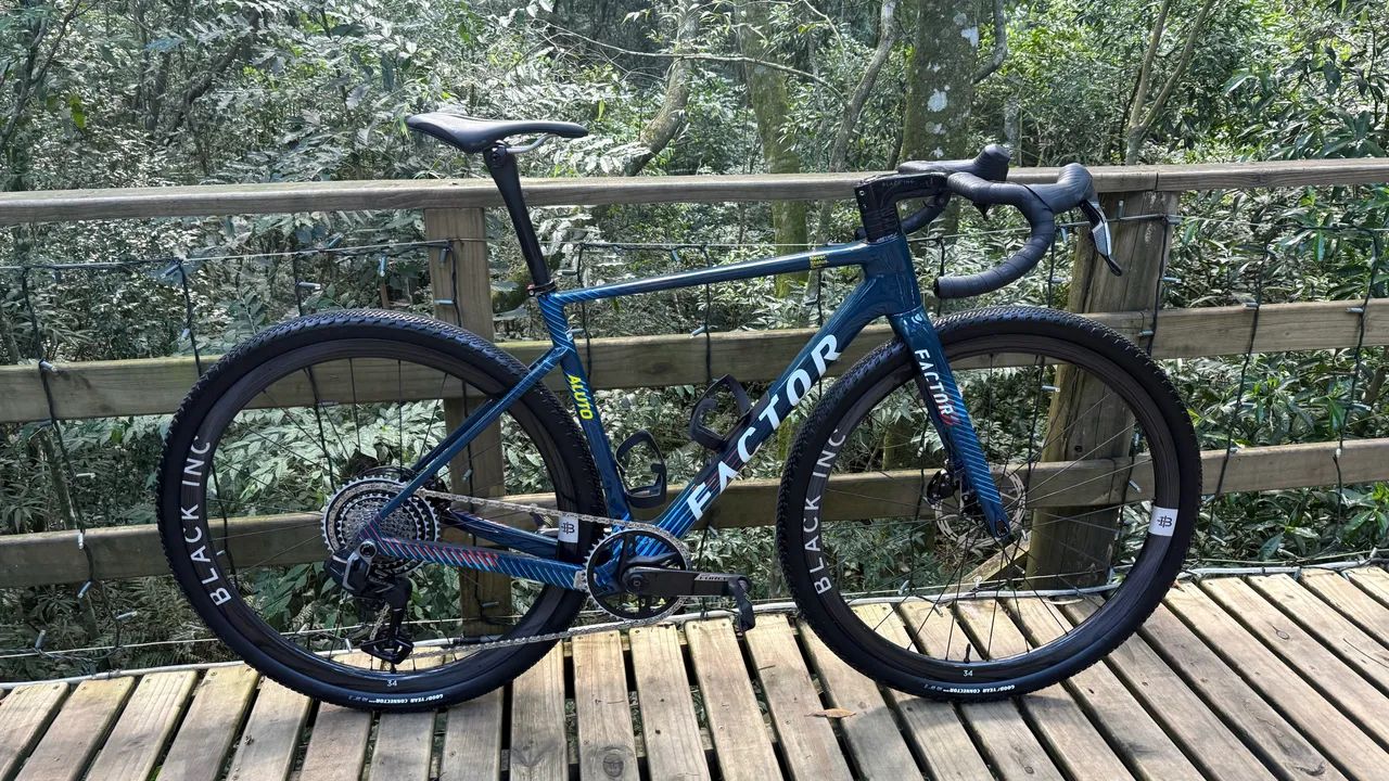 Bicicleta Gravel Factor 