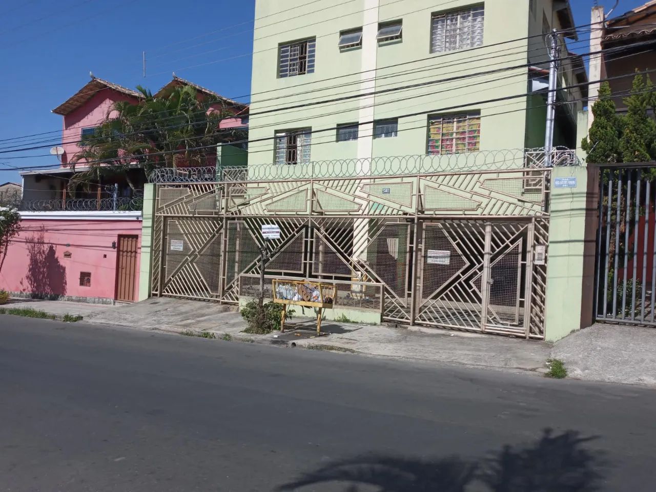 APARTAMENTO COM ÁREA PRIVATIVA PARA LOCAÇÃO !