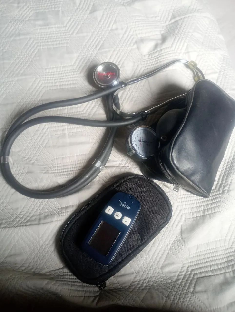 Medidor de glicose e aparelho de P.A 