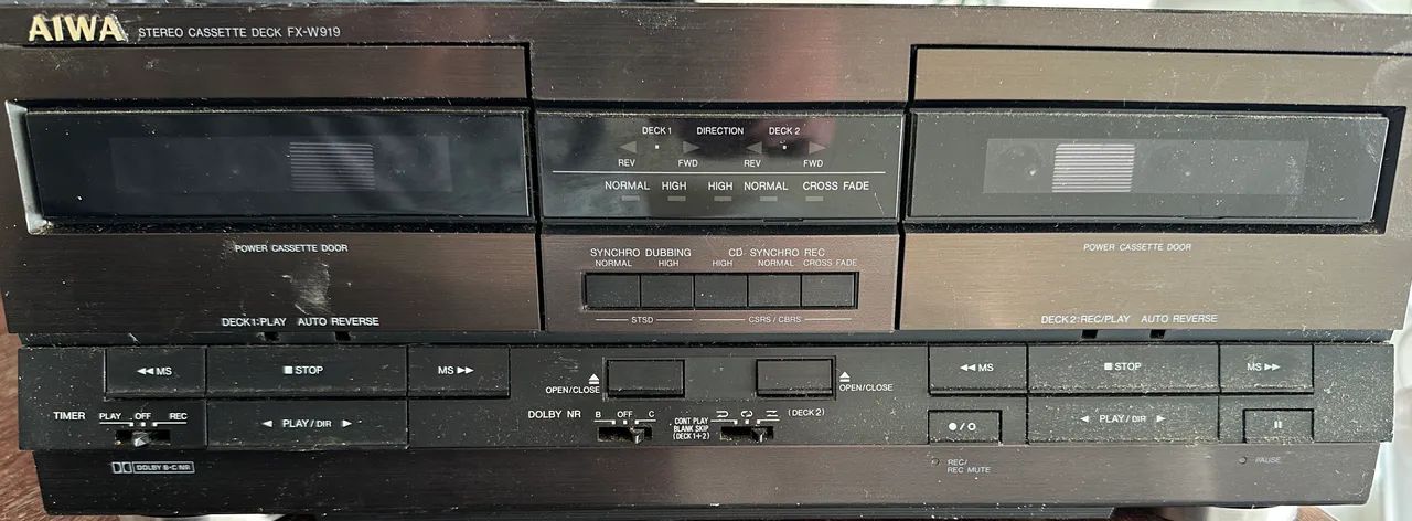 leitor/gravador de cassetes áudio estéreo (Stereo Cassette Deck